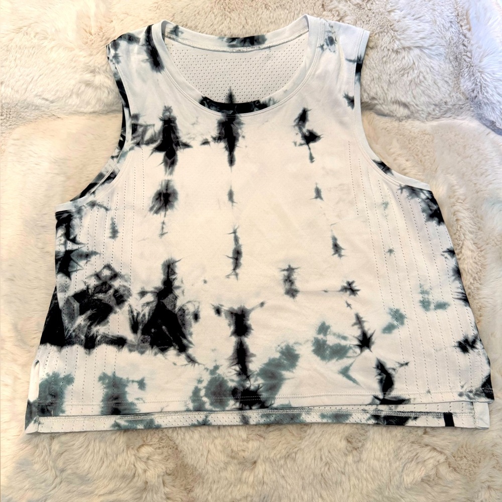 EUC!! lululemon Train to Be *Shibori print